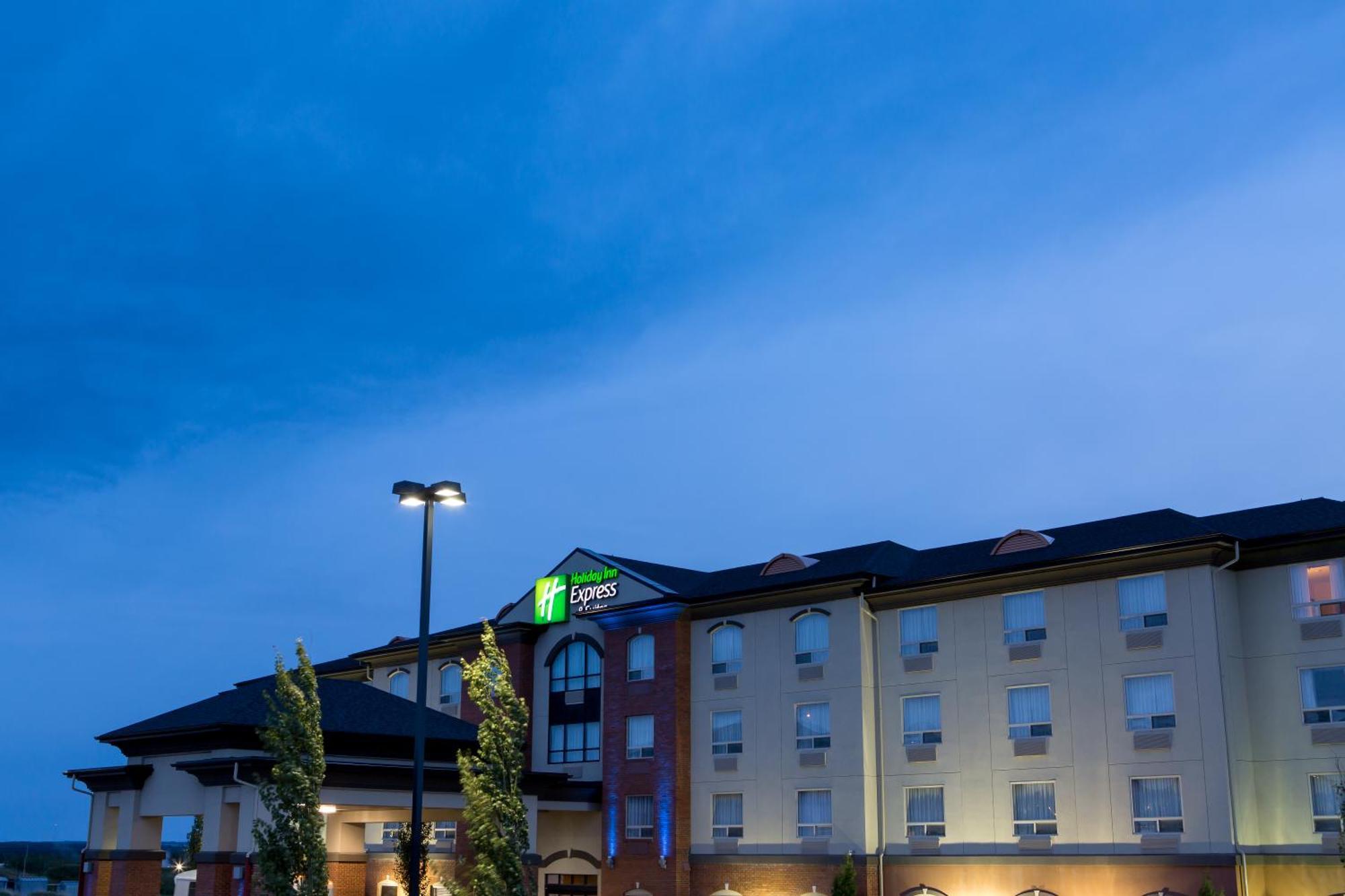 Holiday Inn Express & Suites Drayton Valley By Ihg Esterno foto