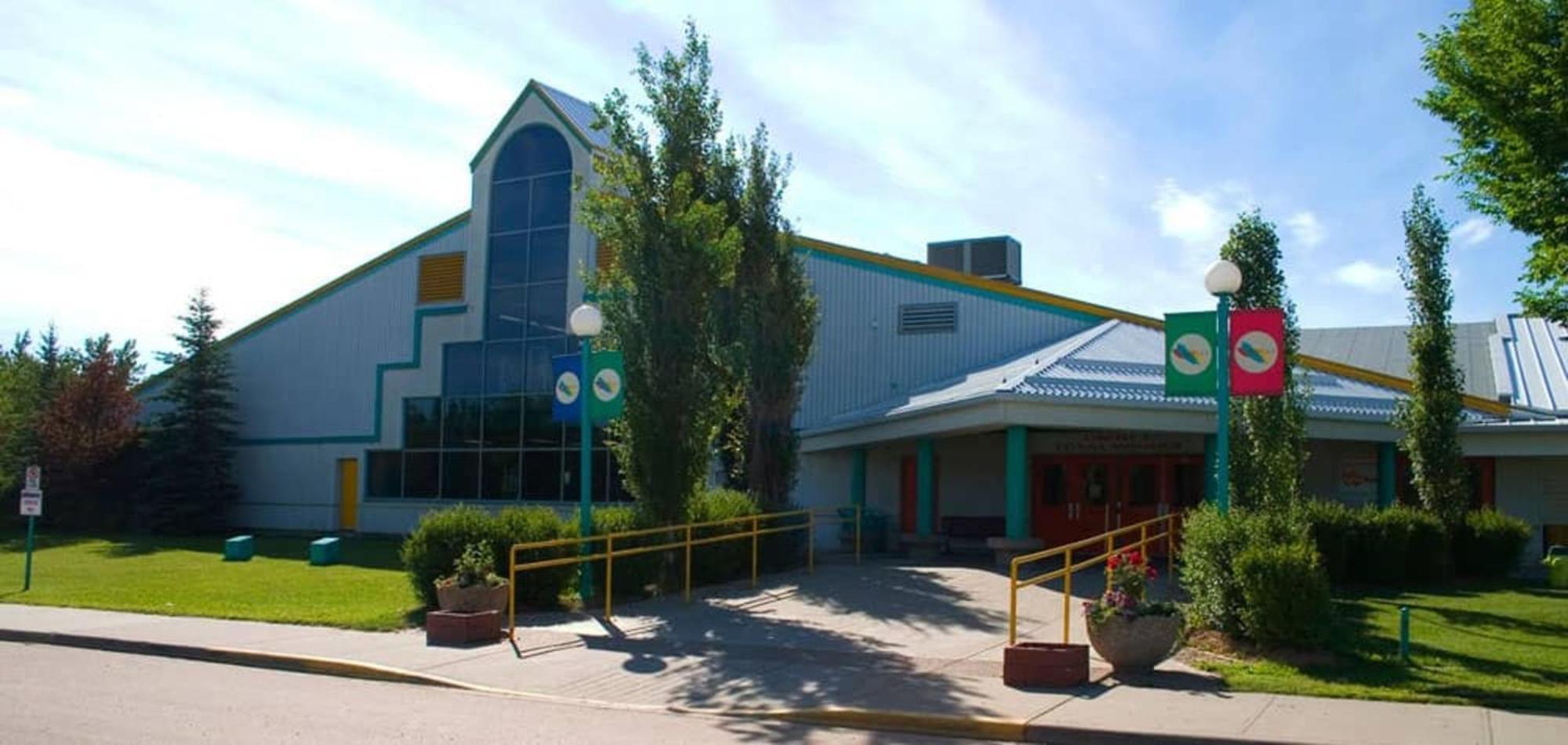Holiday Inn Express & Suites Drayton Valley By Ihg Esterno foto