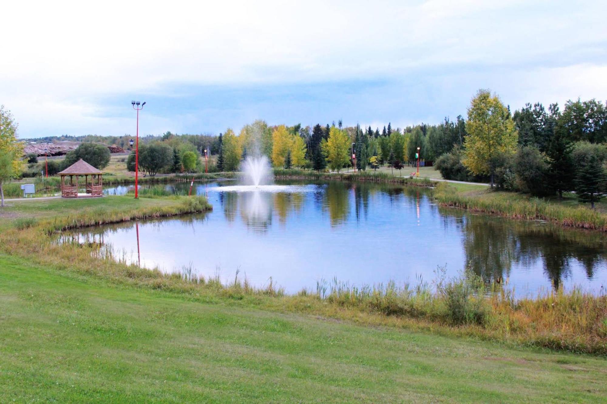 Holiday Inn Express & Suites Drayton Valley By Ihg Esterno foto